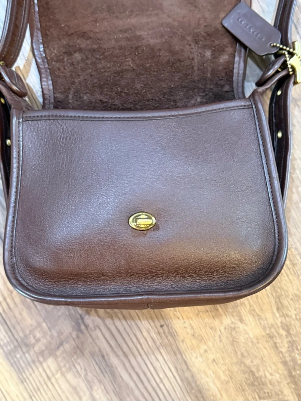 Vintage Coach Mahogany Brown 9965
Legacy Small Flap Crossbody Bag Brass hardware - Picture 5 of 16